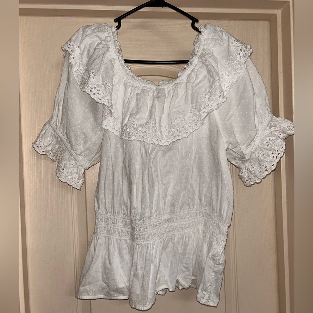Universal Thread White Ruffled Women's Top - Picture 2 of 3